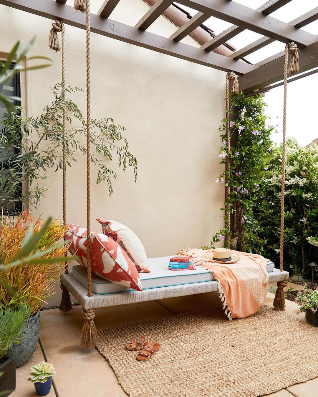 22 Marvelous Daybed Designs For Any Seasons - 143