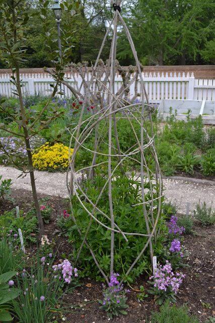 22 Cheap and Brilliant Garden Projects Using Twigs - 165