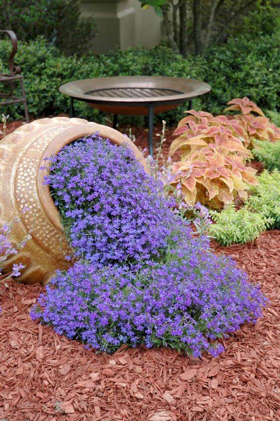41 Stunning Yard Landscaping Ideas with Purple Plants - 255