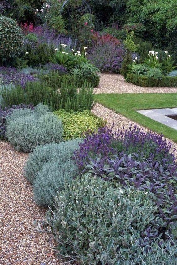 41 Stunning Yard Landscaping Ideas with Purple Plants - 289