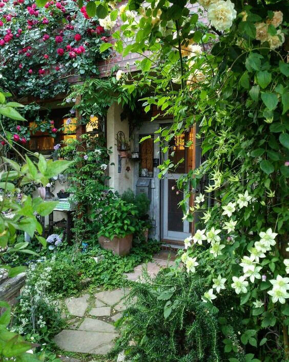 38 Stunning Ideas to Turn Your Boring Garden into a Cool Tropical Garden - 249