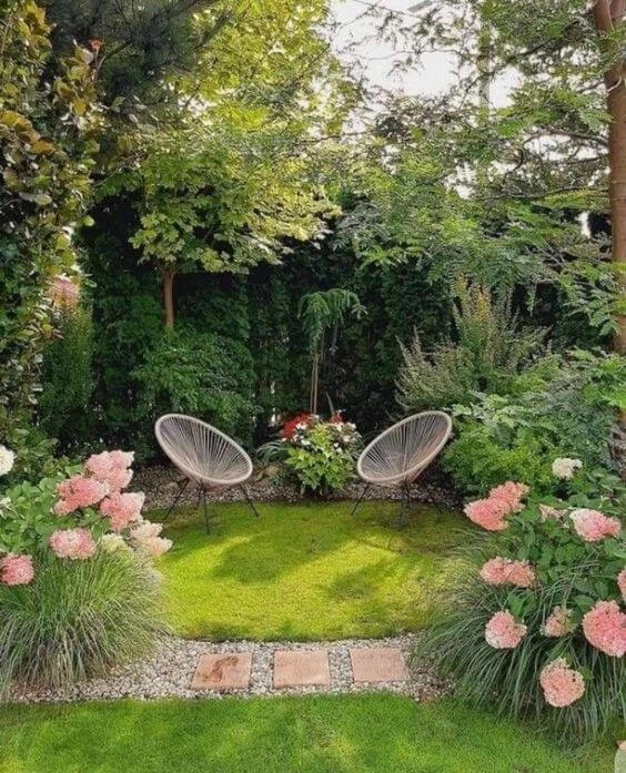 38 Stunning Ideas to Turn Your Boring Garden into a Cool Tropical Garden - 283