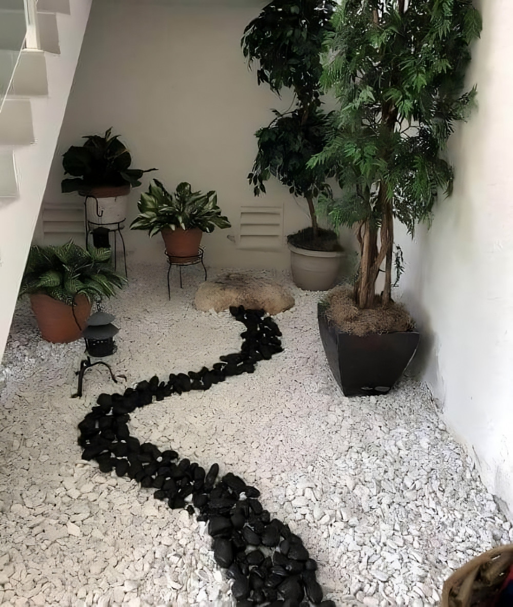 15 Mesmerizing Indoor Rock Garden Designs - 113