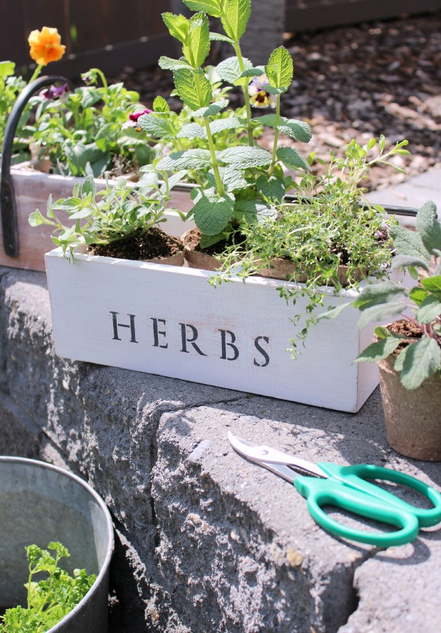 26 Creative And Inspiring DIY Garden Pot Ideas To Beautify Your Outdoor Space - 207