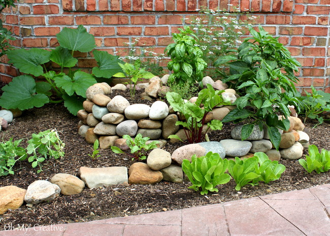 15 Spiral Gardens To Make Fresh Greens At Your Fingertips - 101