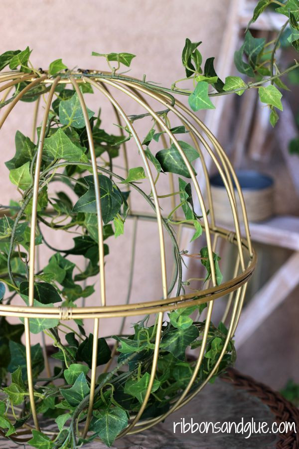19 Inspiring Metal Flower Basket Rack Designs For Garden Enthusiasts - 127