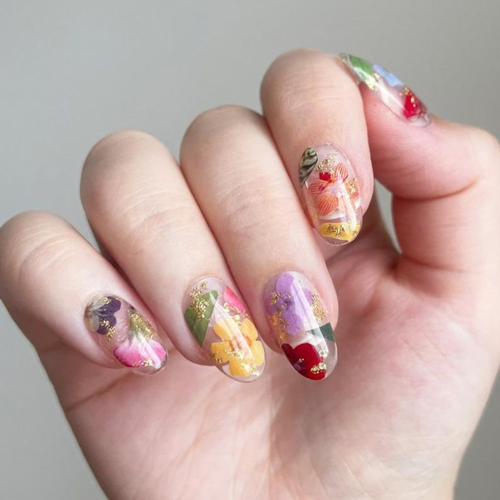 45 Feminine Nail Art Ideas To Turn Your Hands Into Flowers