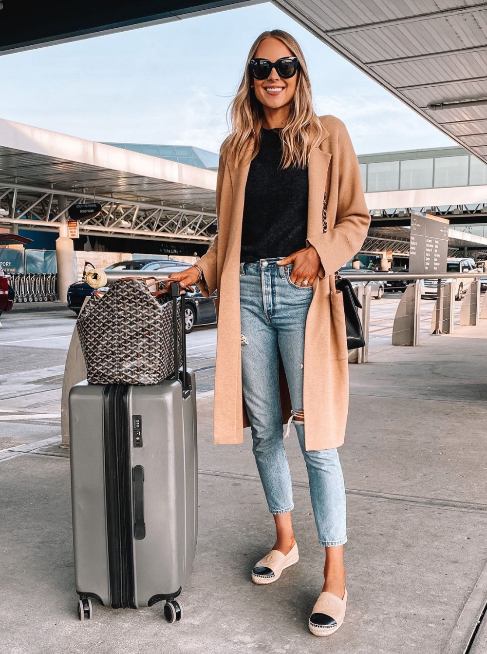 25+ Chic Travel Outfits To Look Like A Runway Model On Your Vacation