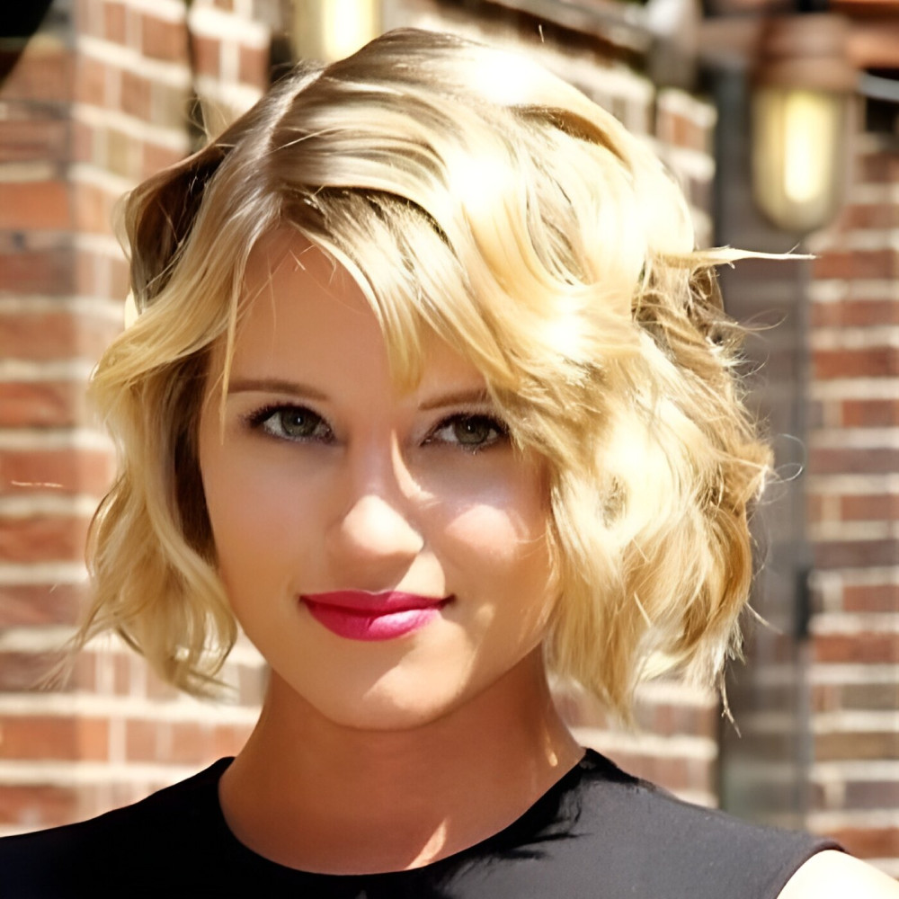 35 Trendiest Short Wavy Haircuts For Chic Ladies 