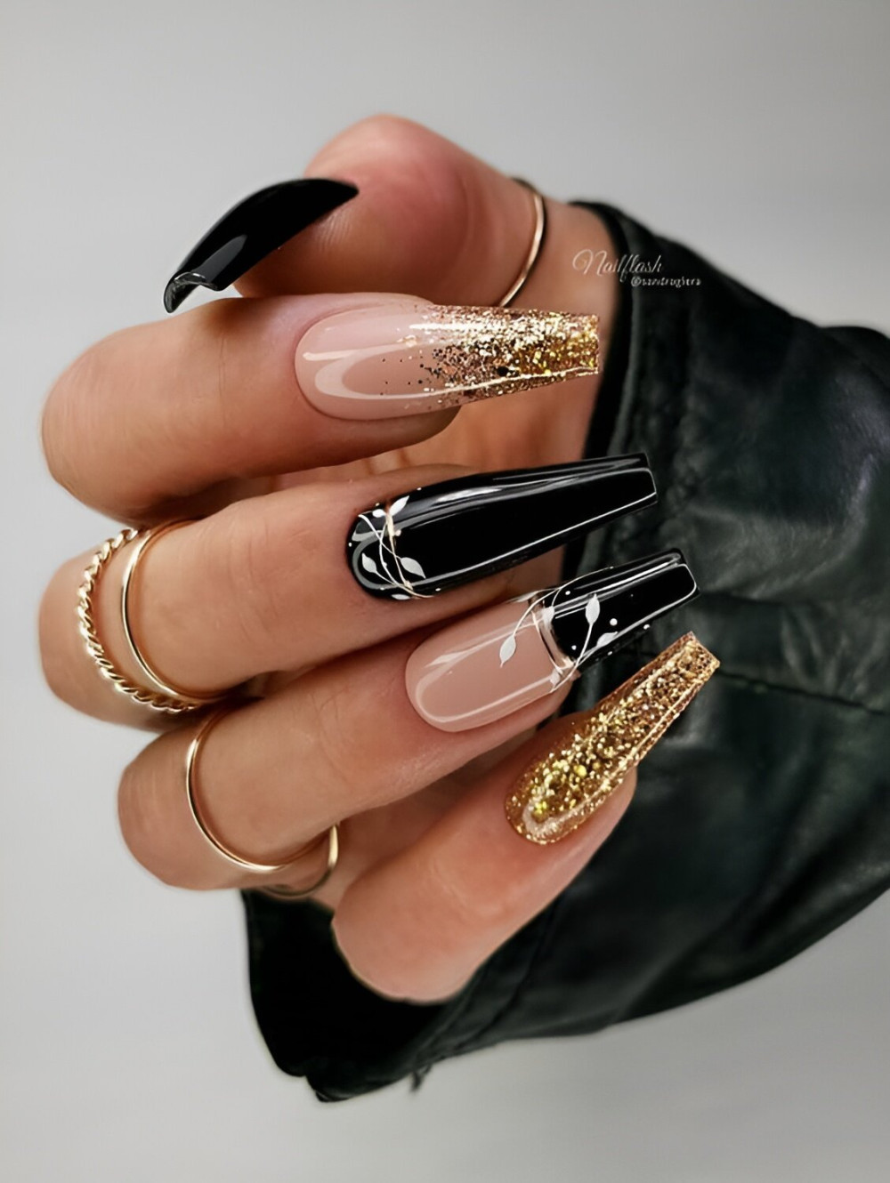 30 Mysterious And Dramatic Black Glitter Nail Designs That Are Top Glam - 193
