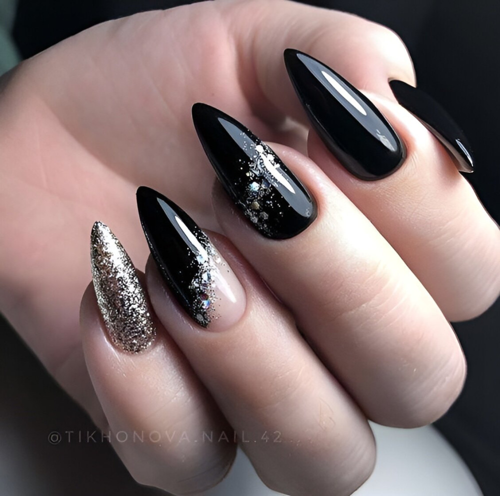 30 Mysterious And Dramatic Black Glitter Nail Designs That Are Top Glam - 243