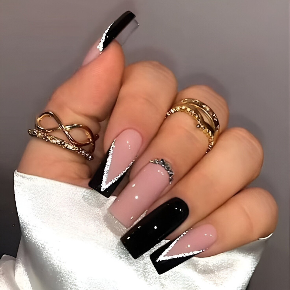 30 Mysterious And Dramatic Black Glitter Nail Designs That Are Top Glam - 251