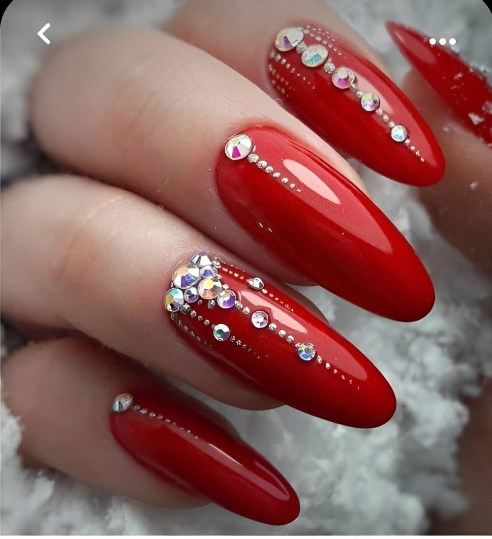 30 ideas inolvidables de manicura roja para arrasar en 2023 - 193