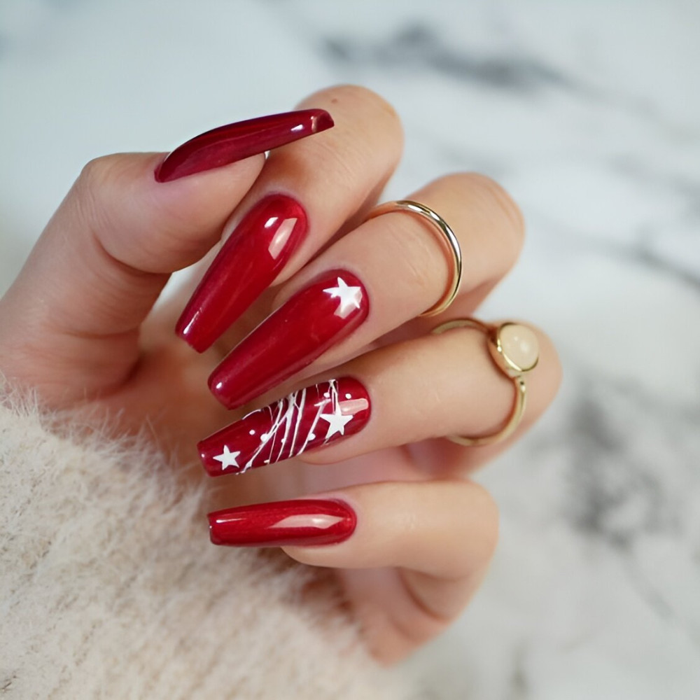 30 ideas inolvidables de manicura roja para arrasar con tu 2023 - 213