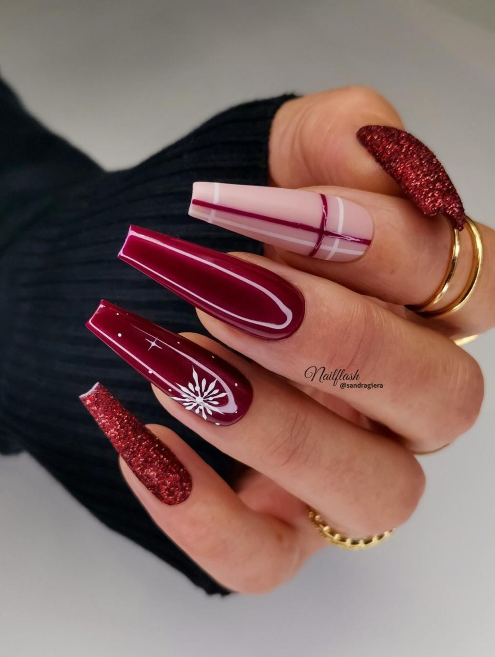 30 ideas inolvidables de manicura roja para arrasar con tu 2023 - 217