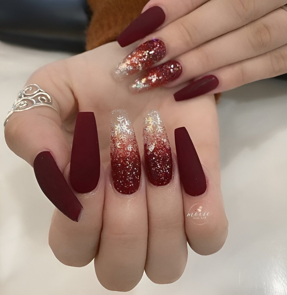 30 ideas inolvidables de manicura roja para arrasar tu 2023 - 219