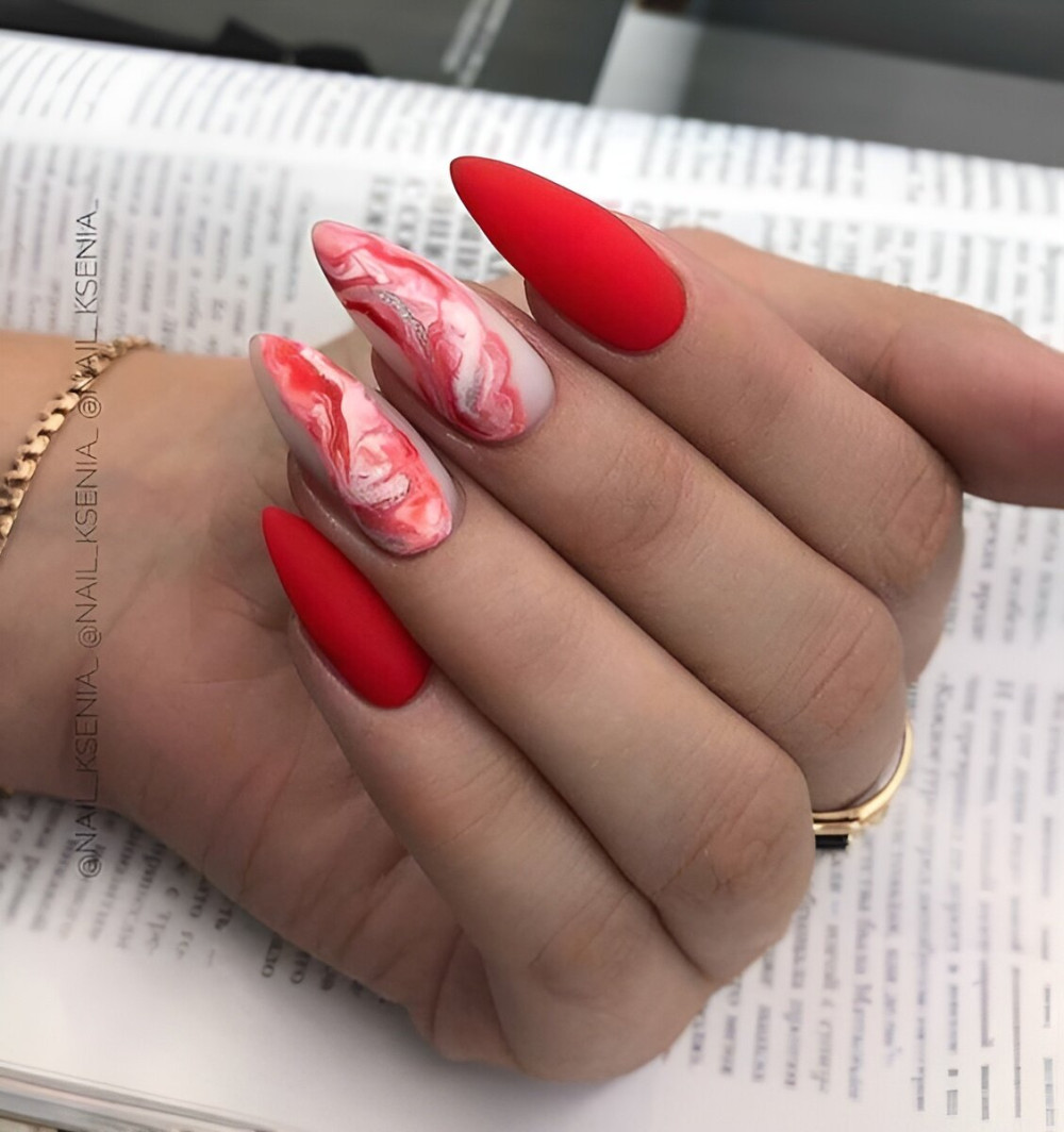 30 ideas inolvidables de manicura roja para arrasar tu 2023 - 223