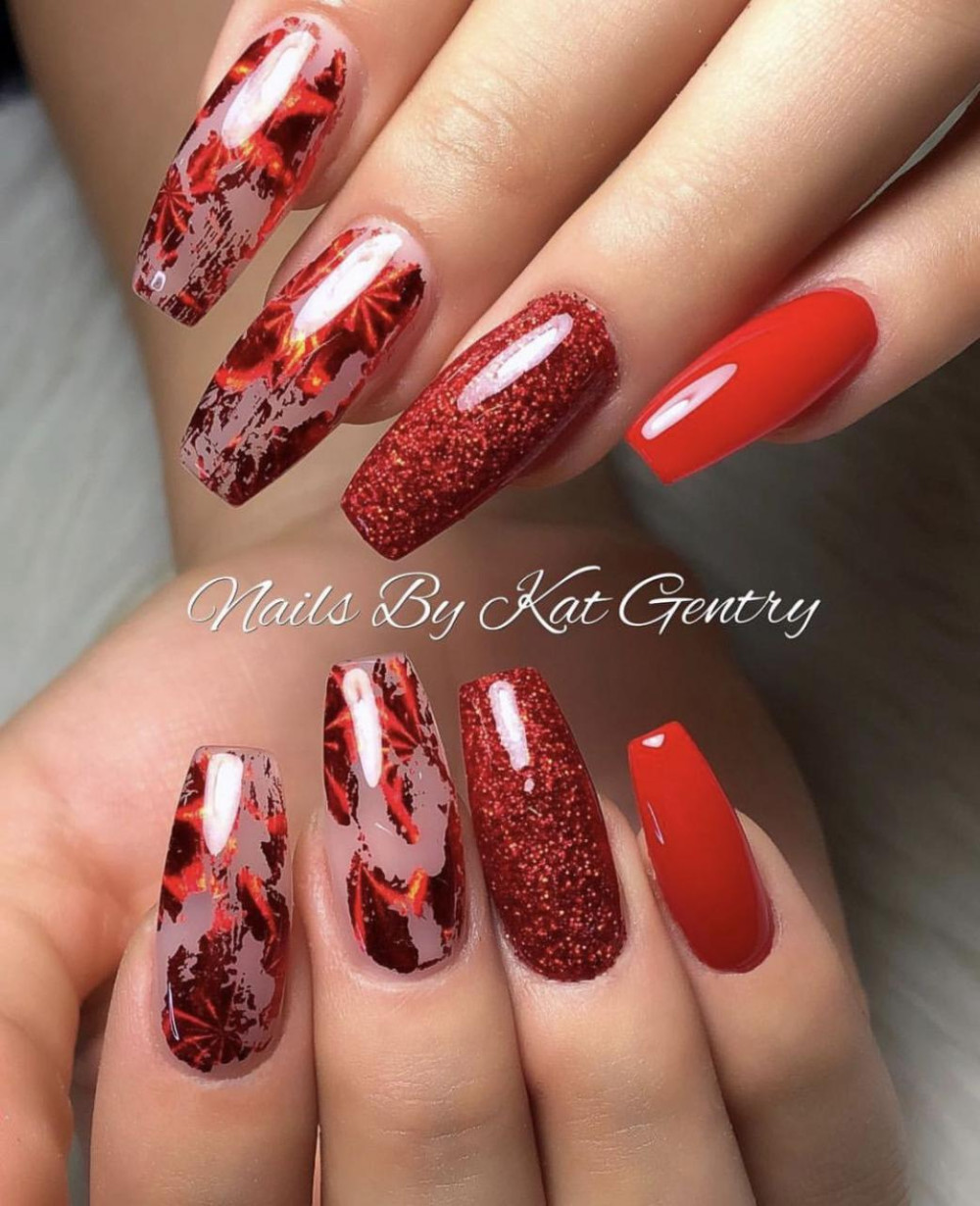 30 ideas inolvidables de manicura roja para arrasar en 2023 - 195