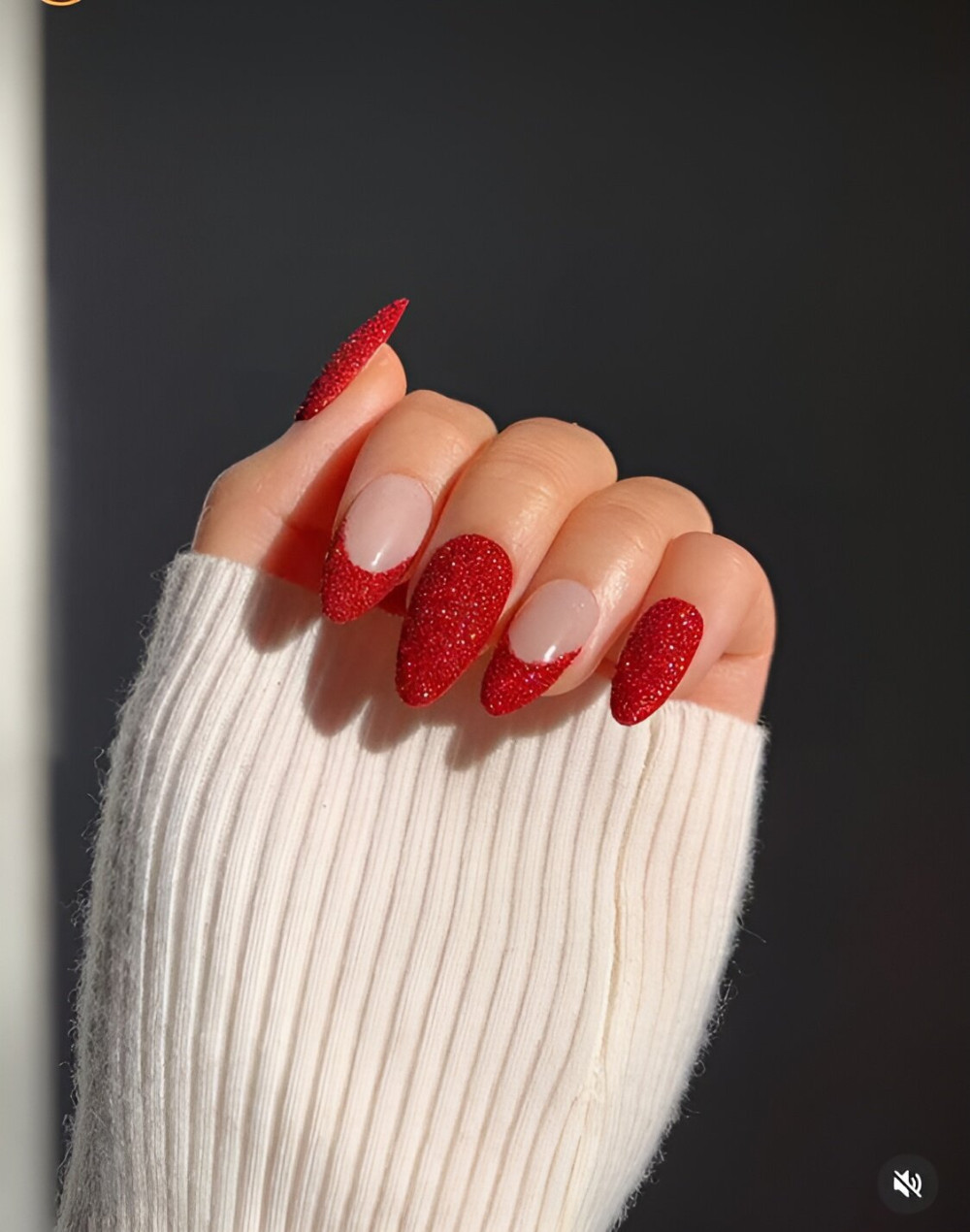 30 ideas inolvidables de manicura roja para arrasar con tu 2023 - 241