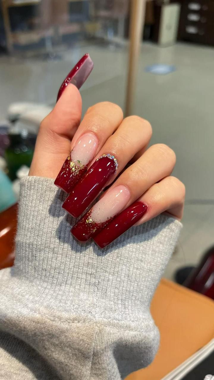 30 ideas inolvidables de manicura roja para arrasar con tu 2023 - 199