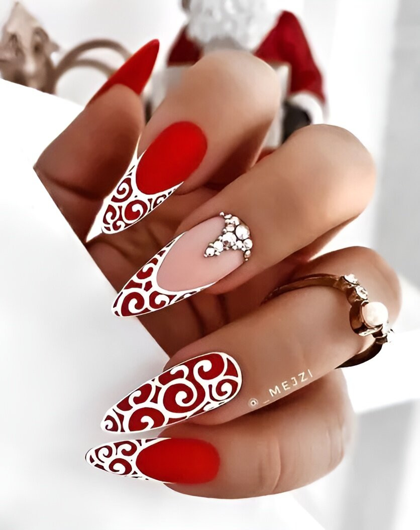 30 ideas inolvidables de manicura roja para arrasar con tu 2023 - 203