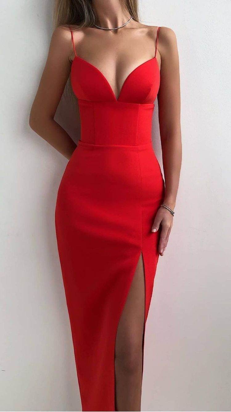 20 Stunning Outfit Ideas To Rock Your Red Dress - 161