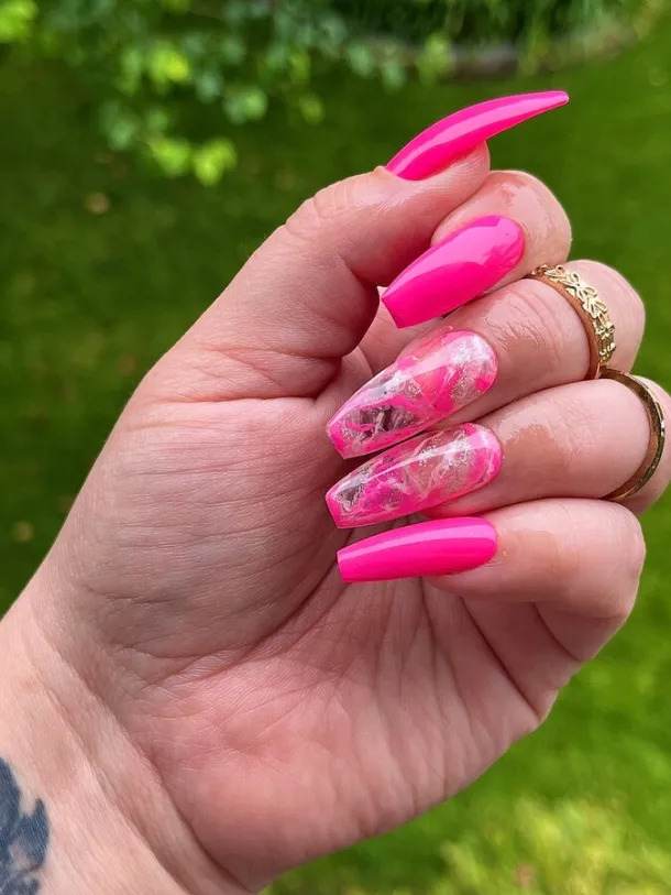 22 Barbiecore Hot Pink Nail Designs For Hot Girls - 153