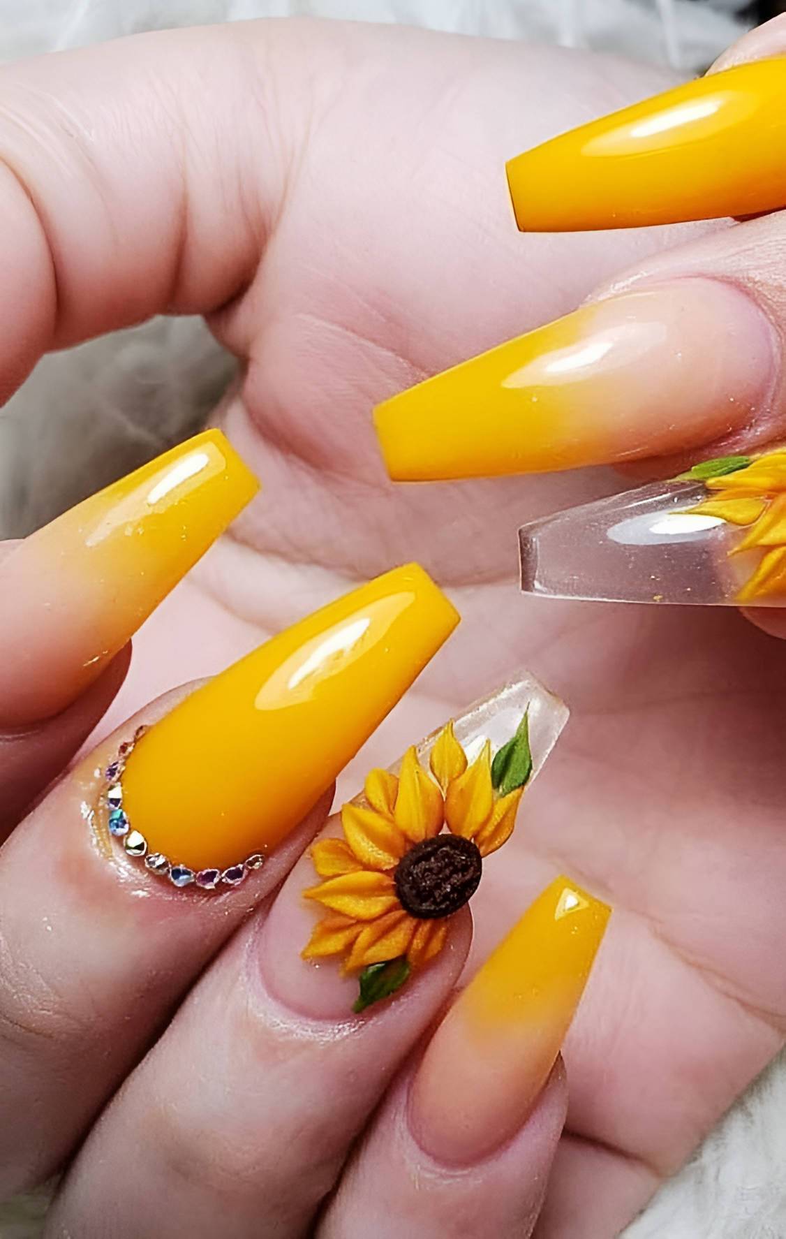 25 Trendy Summer Sunflower Nails For Beginners To Copy ASAP - 191