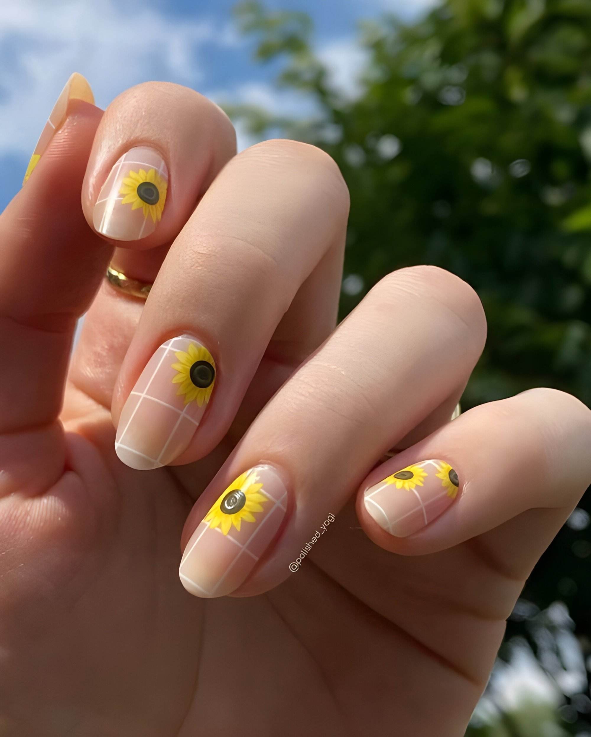 25 Trendy Summer Sunflower Nails For Beginners To Copy ASAP - 209