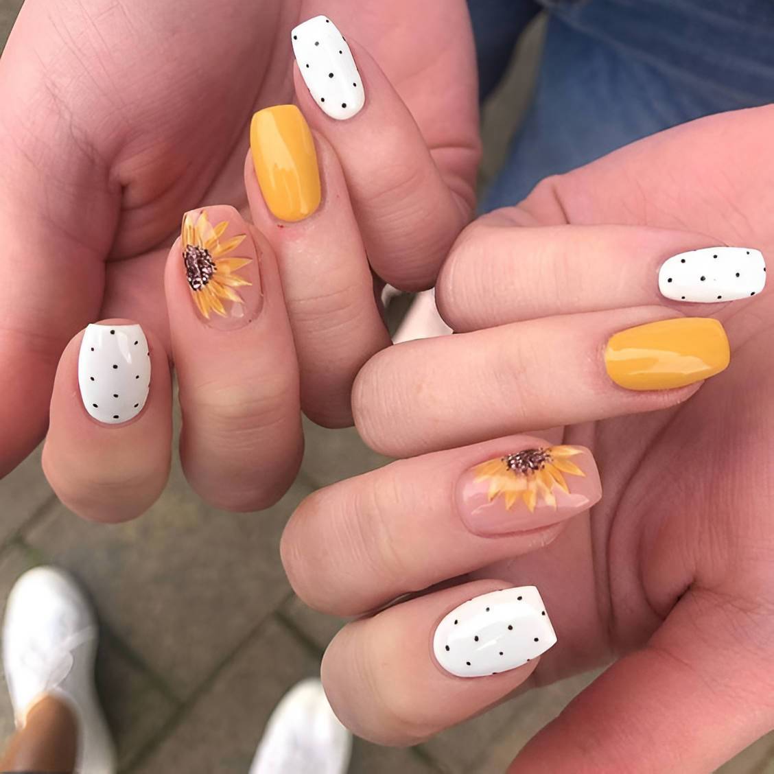 25 Trendy Summer Sunflower Nails For Beginners To Copy ASAP - 177