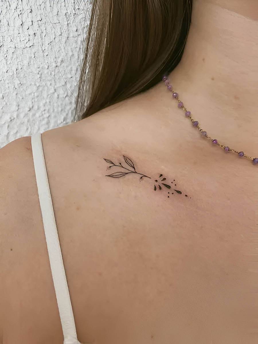 27 Feminine Collarbone Tattoos Every Girl Should Check Out