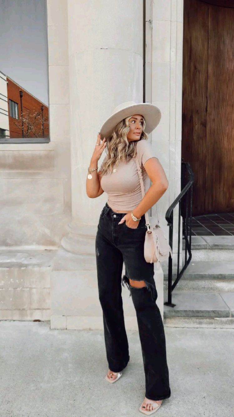 22 Ways To Style Baggy Jeans As A Fashionista