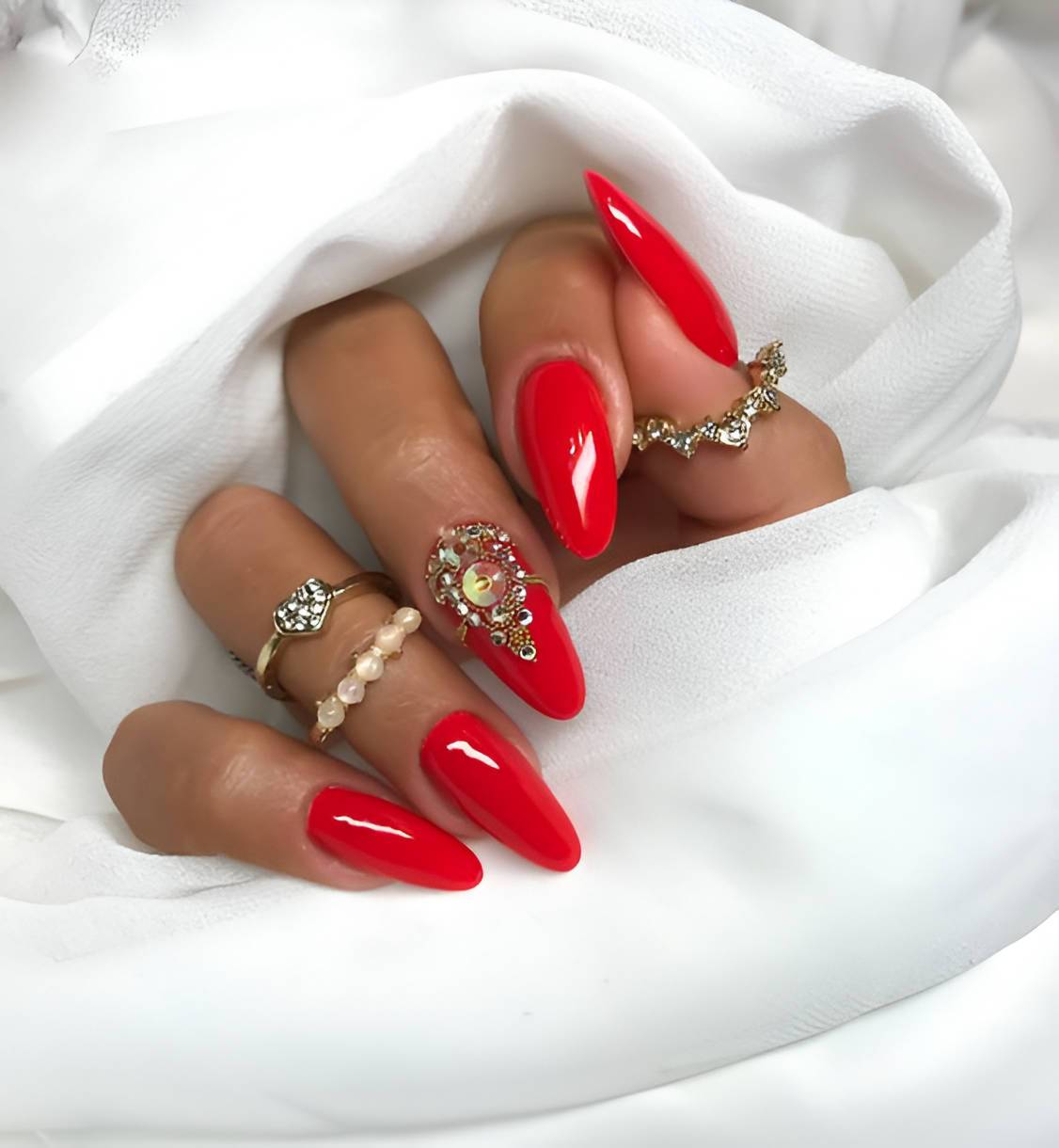 27 Glamorous Red Manicures To Make You Irresistible - 205