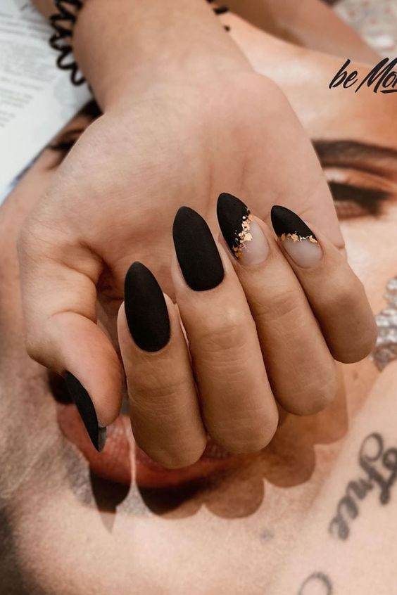 30 Classy Black Nail Designs To Glam You Up - 213