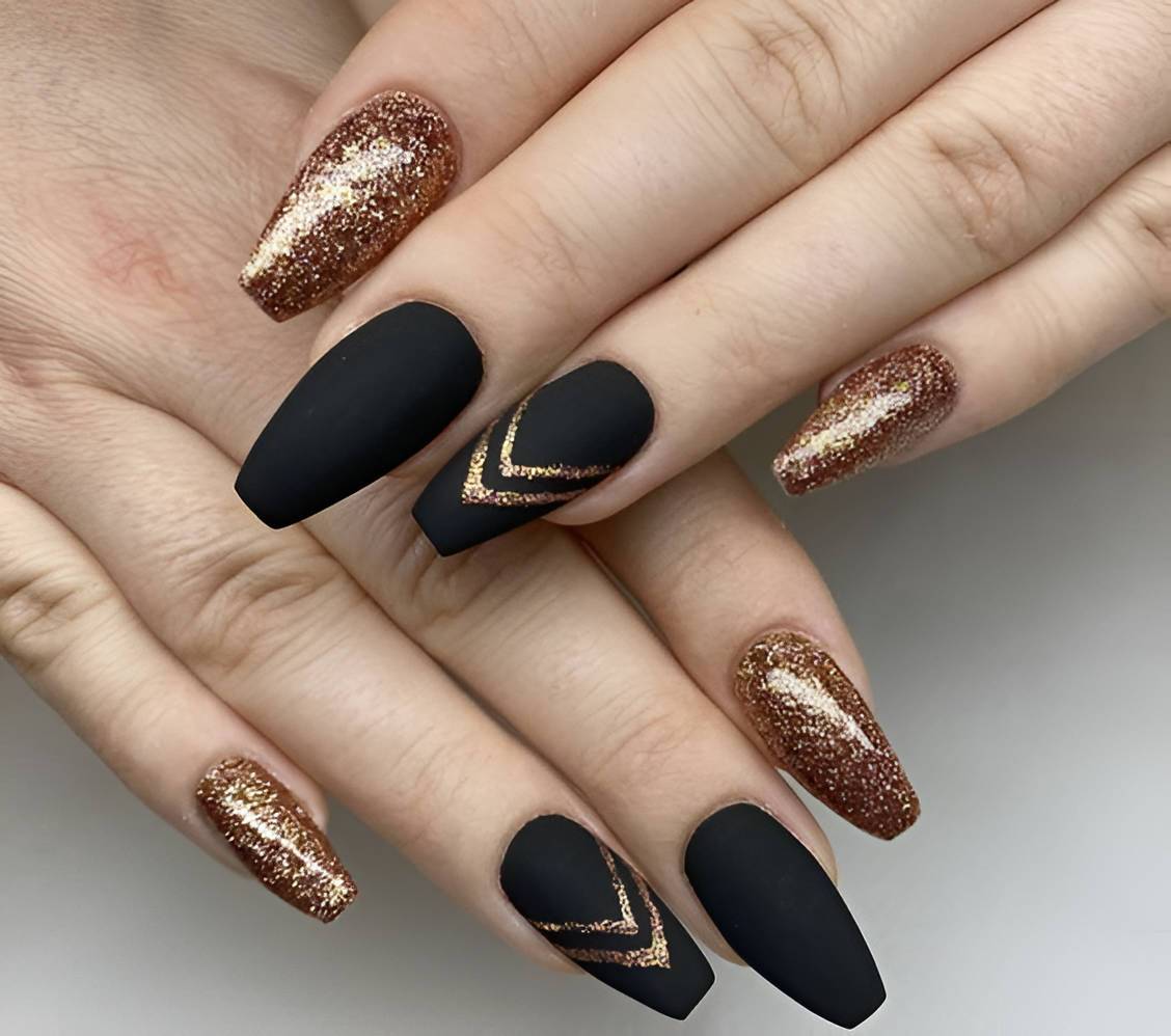 30 Classy Black Nail Designs To Glam You Up - 225
