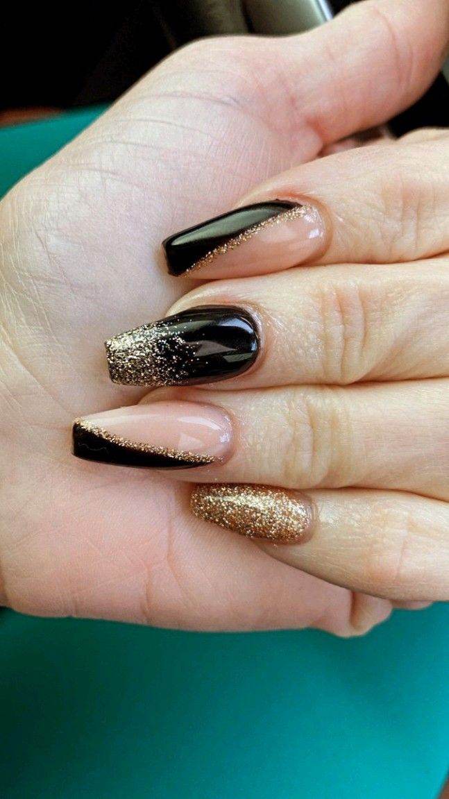 30 Classy Black Nail Designs To Glam You Up - 235