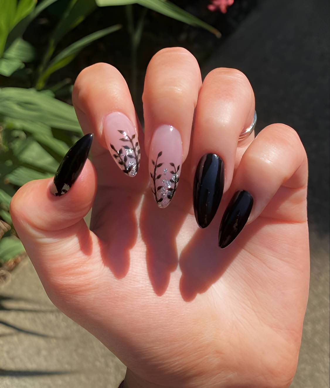 30 Classy Black Nail Designs To Glam You Up - 199