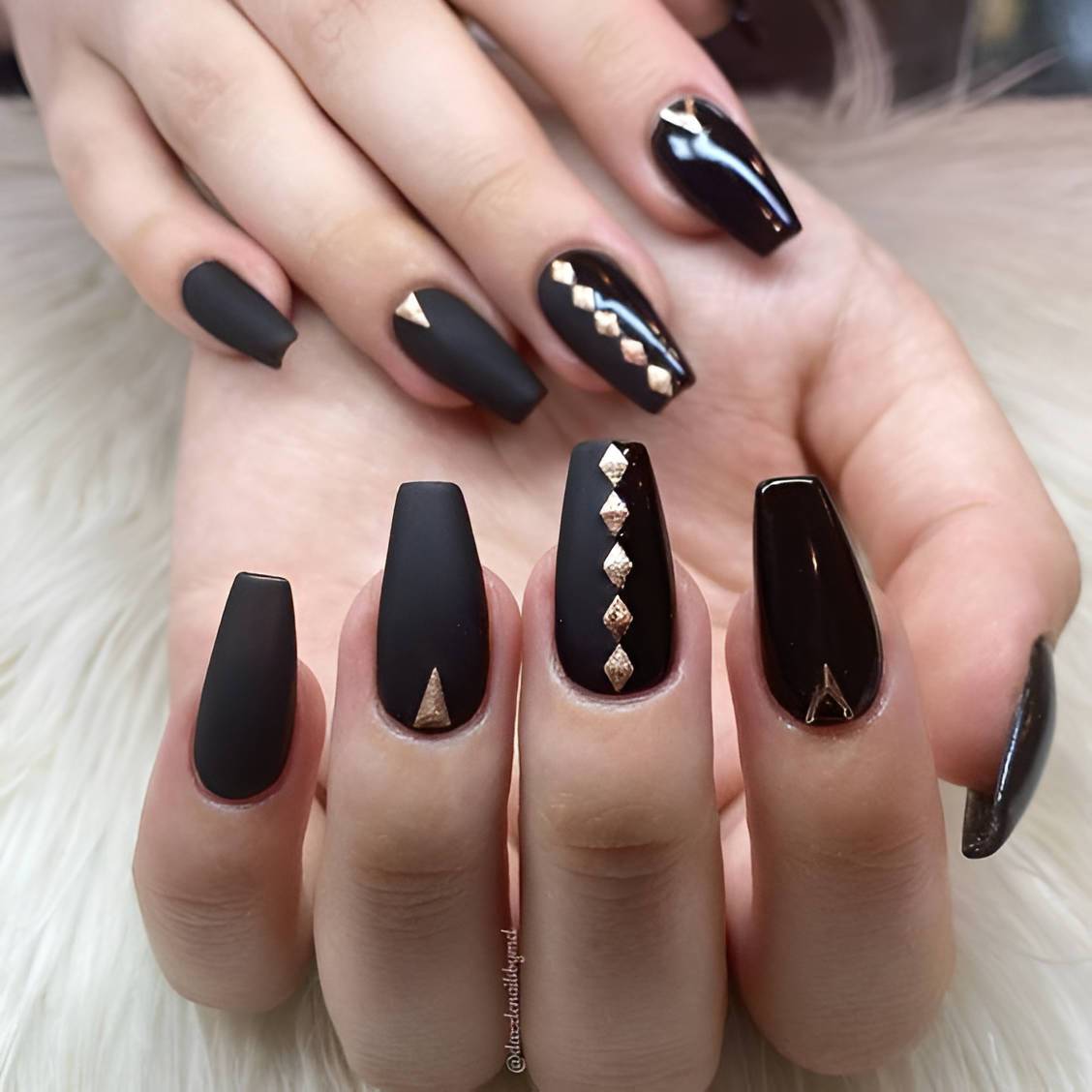 30 Classy Black Nail Designs To Glam You Up - 201
