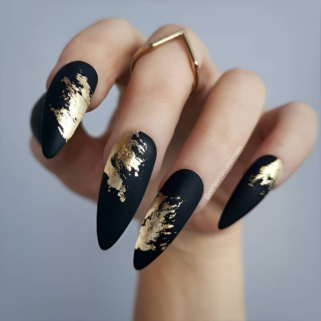 30 Classy Black Nail Designs To Glam You Up - 207