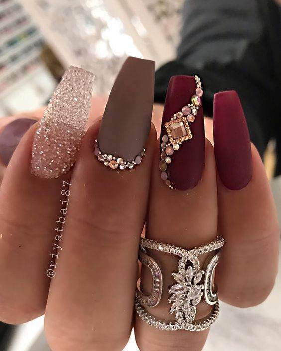 30 Elegant Burgundy Nails To Enhance Your Feminity - 221