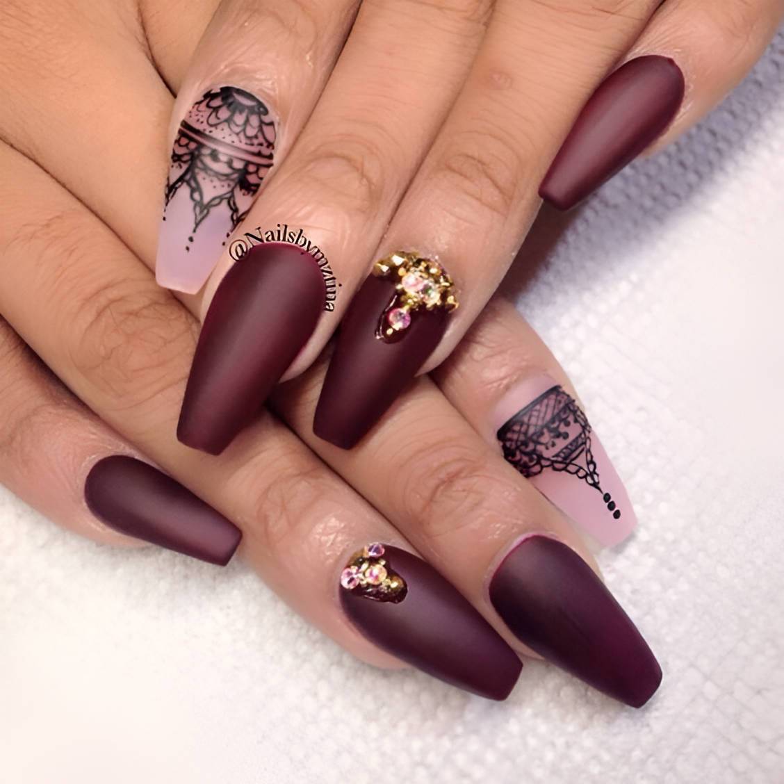 30 Elegant Burgundy Nails To Enhance Your Feminity - 205