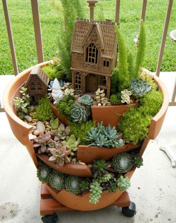 15 Ideas To Transform Broken Pots Into Succulent Garden Castles - 107