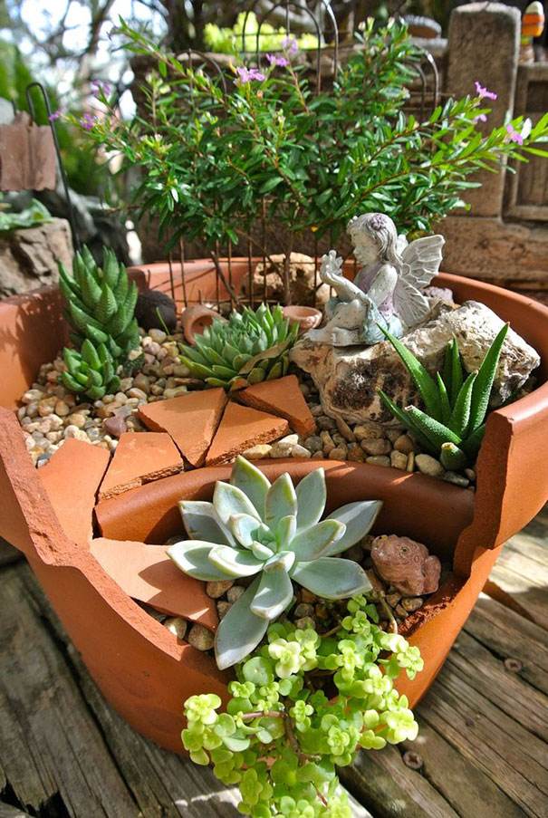 15 Ideas To Transform Broken Pots Into Succulent Garden Castles - 113