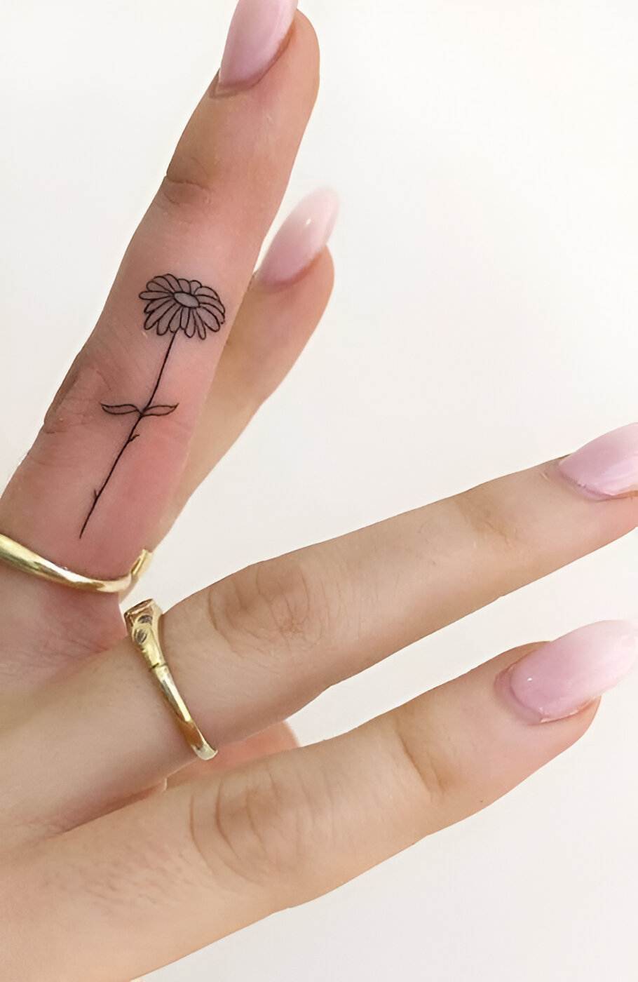 25 Dainty Finger Tattoos To Bring Out Your Beauty