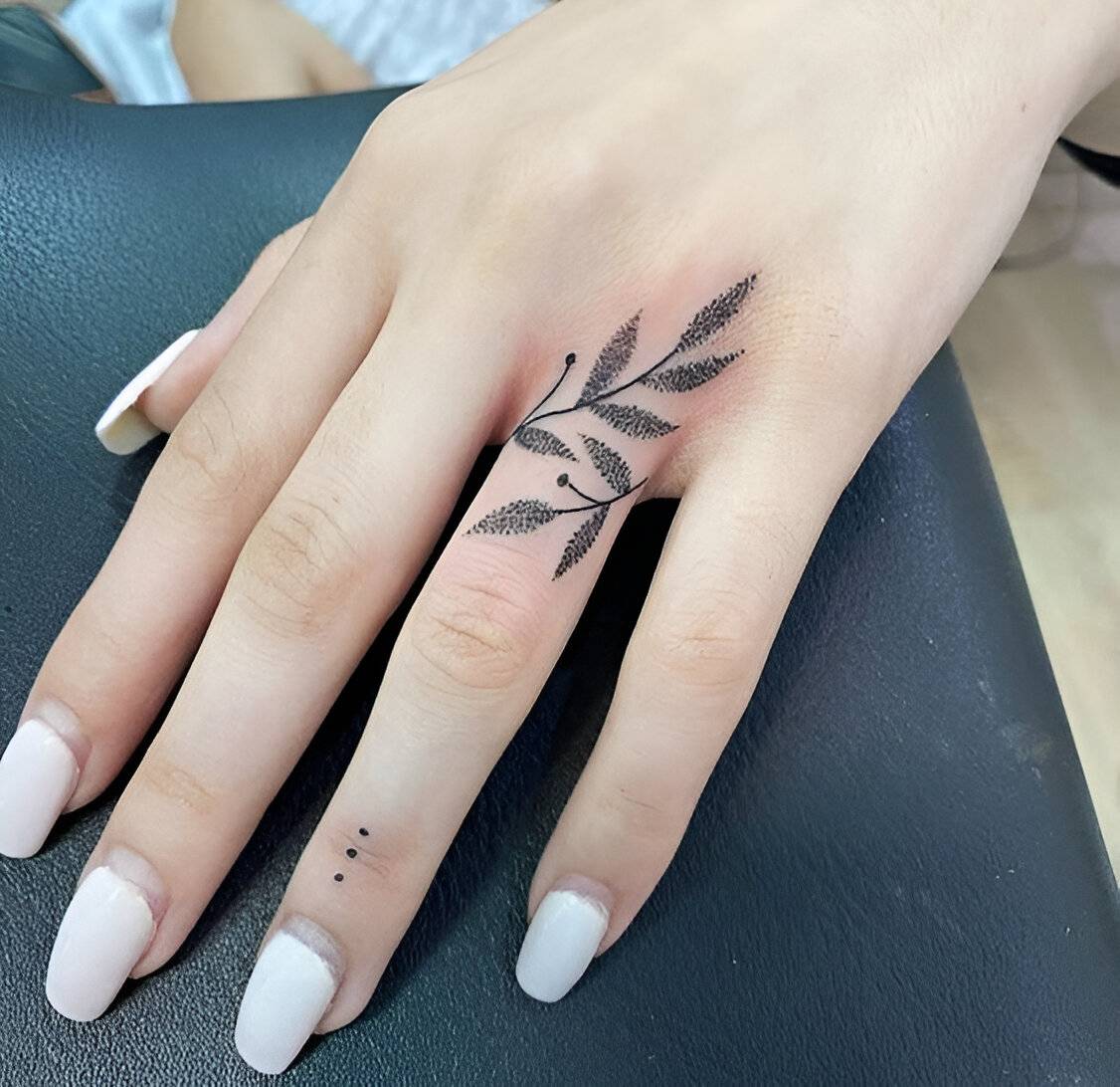 25 Dainty Finger Tattoos To Bring Out Your Beauty