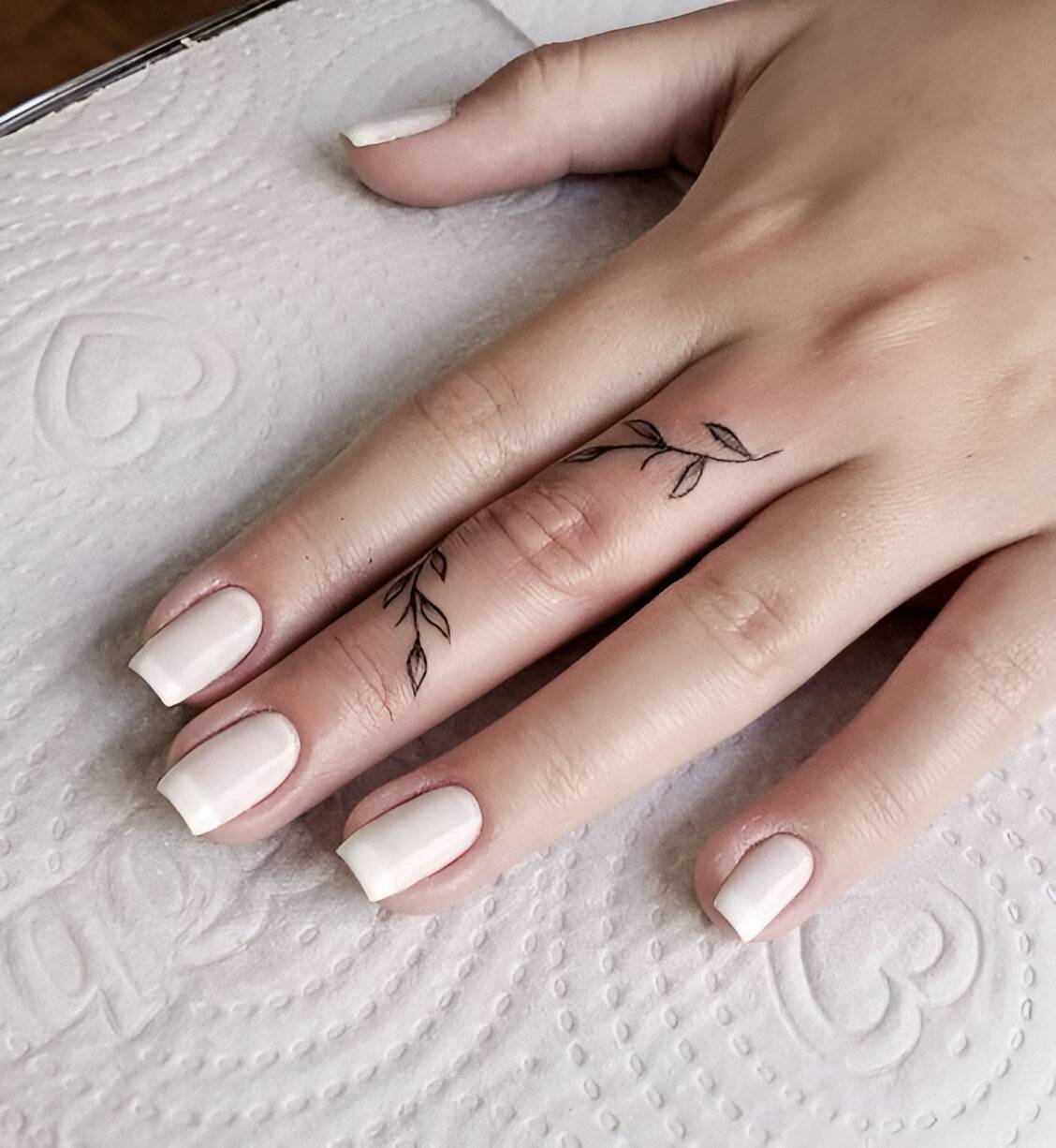 25 Dainty Finger Tattoos To Bring Out Your Beauty