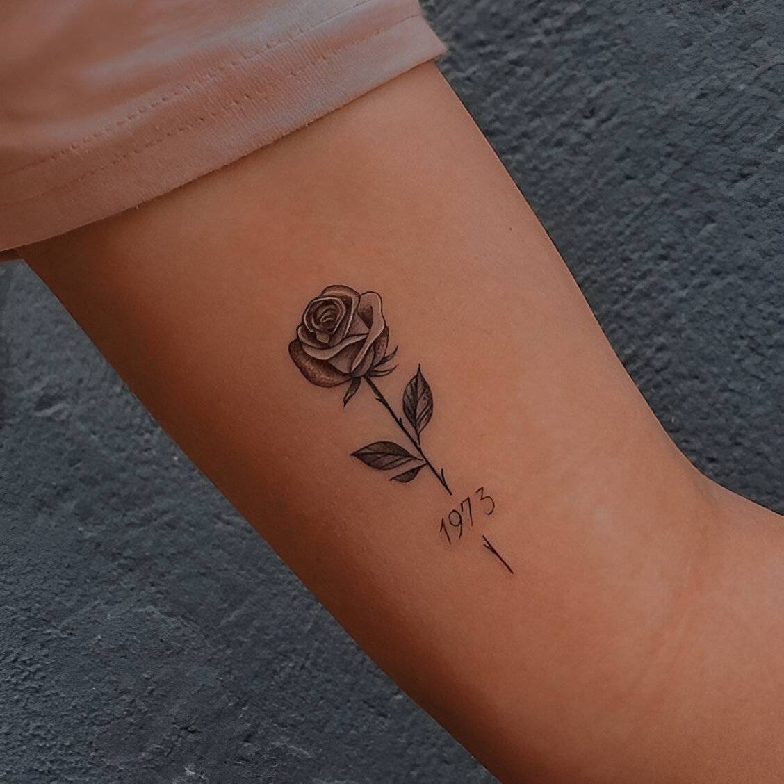 25 Dainty Rose Tattoo Ideas To Elevate Your Feminity