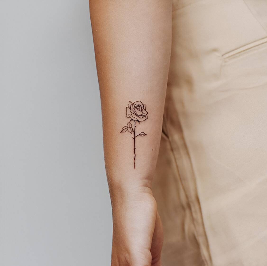 25 Dainty Rose Tattoo Ideas To Elevate Your Feminity