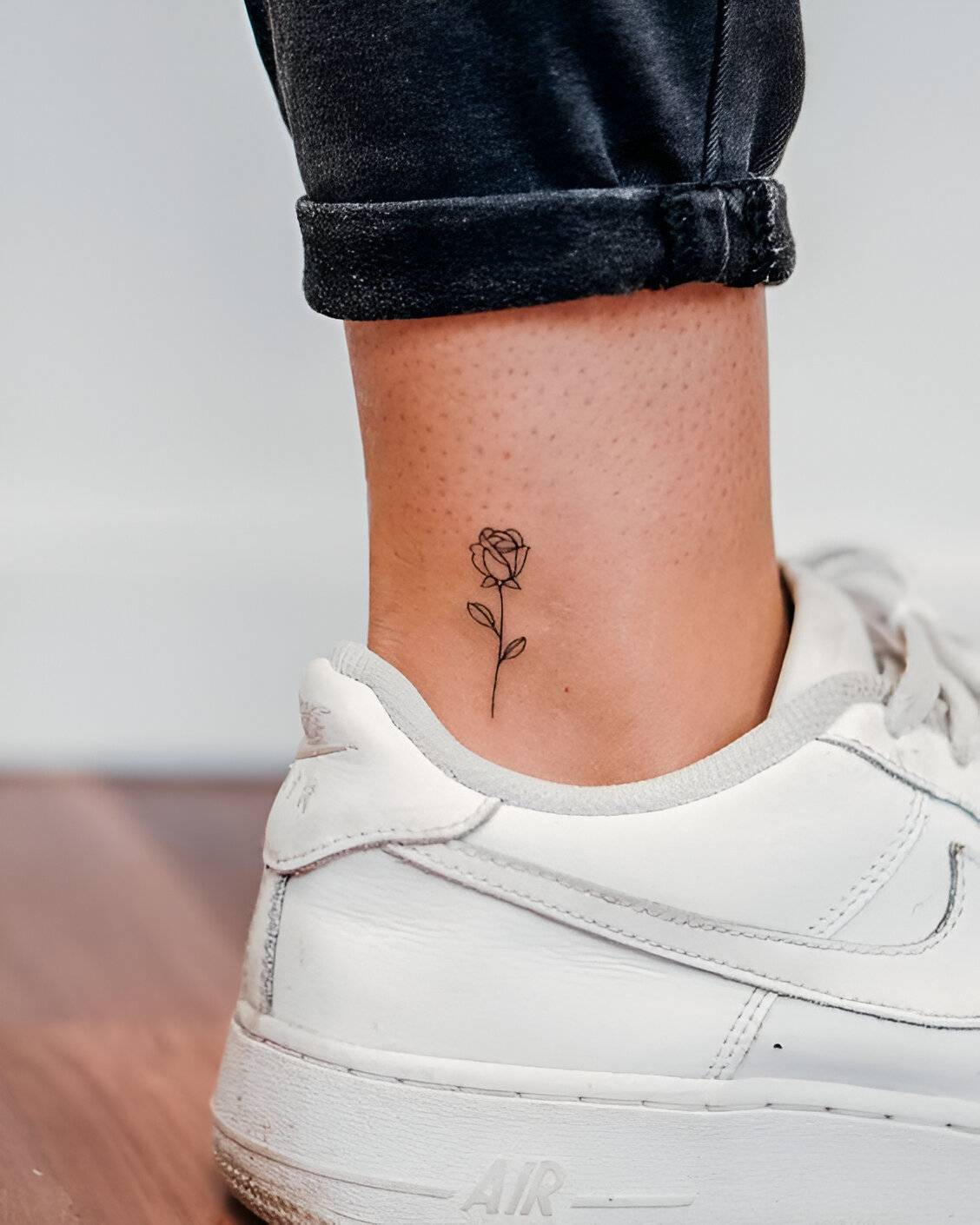 25 Dainty Rose Tattoo Ideas To Elevate Your Feminity