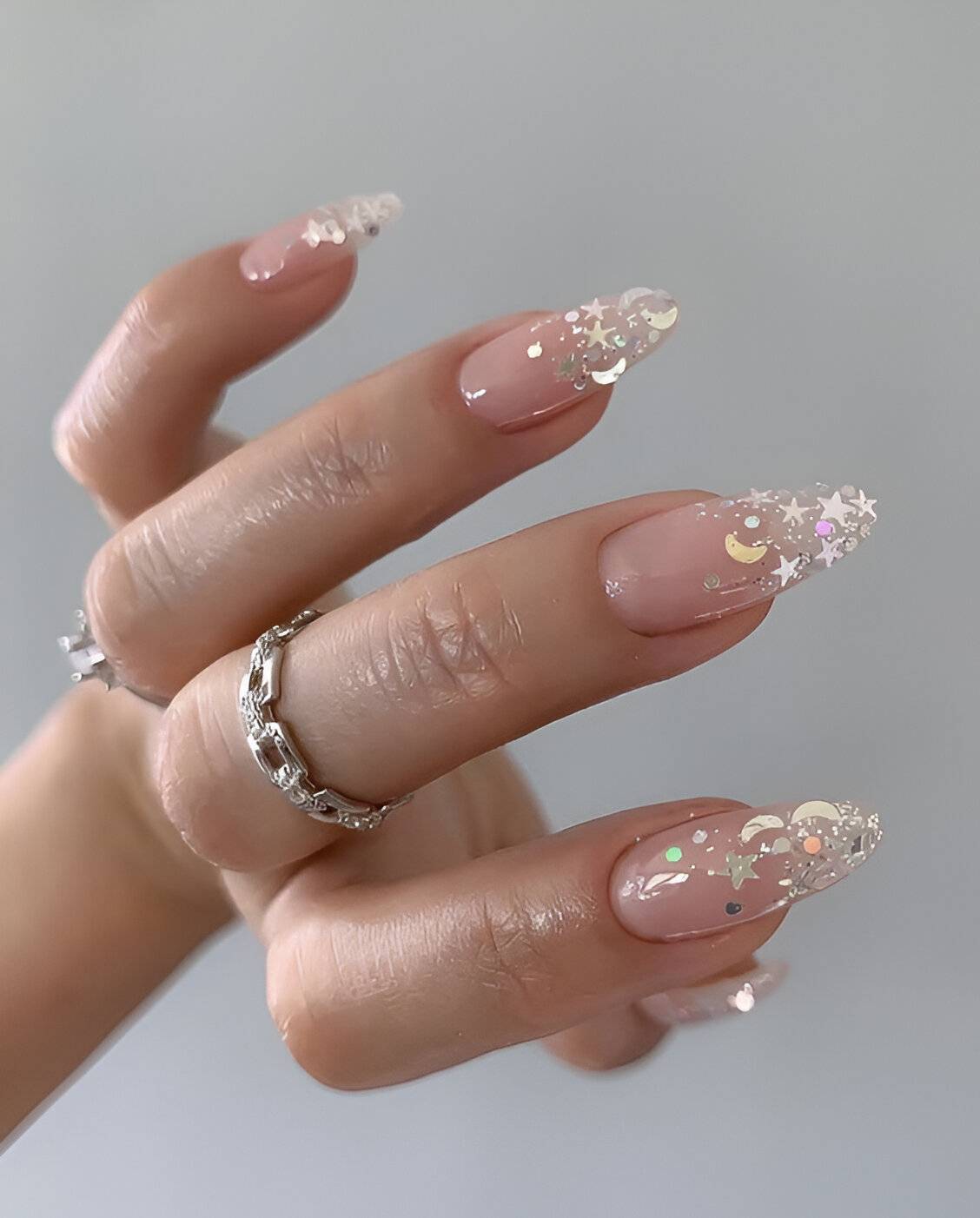 25 Easy To Copy Star Nail Designs To Glam You Up - 201